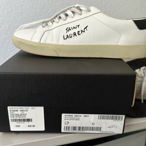 Size 40. Beautiful and worn once!